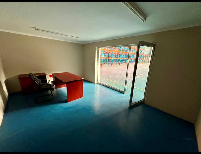3,234M² WAREHOUSE FOR SALE IN COSMO BUSINESS PARK